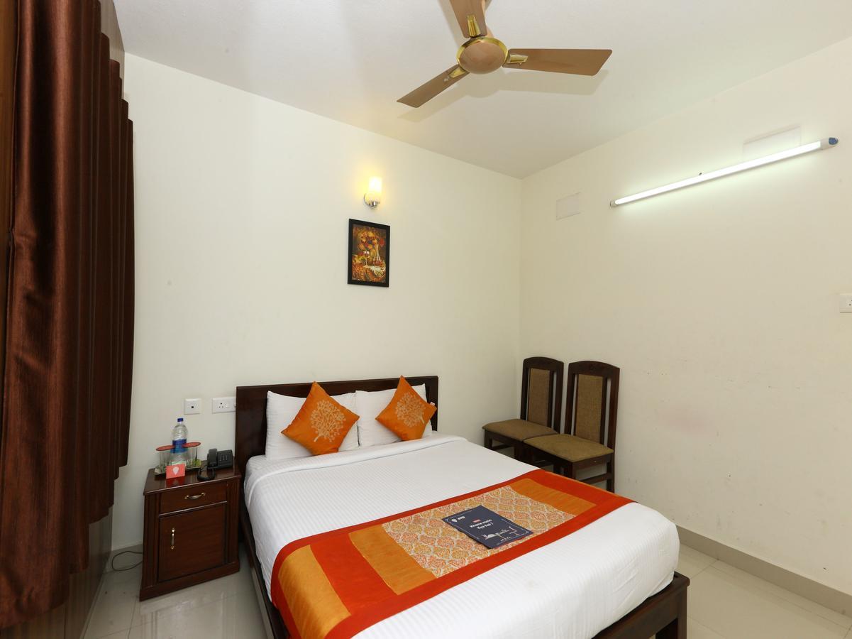 Oyo 6339 Preetham Nivas 3*
