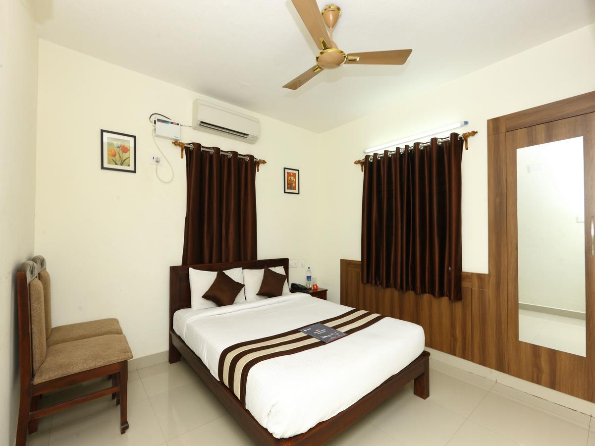 Oyo 6339 Preetham Nivas 3*